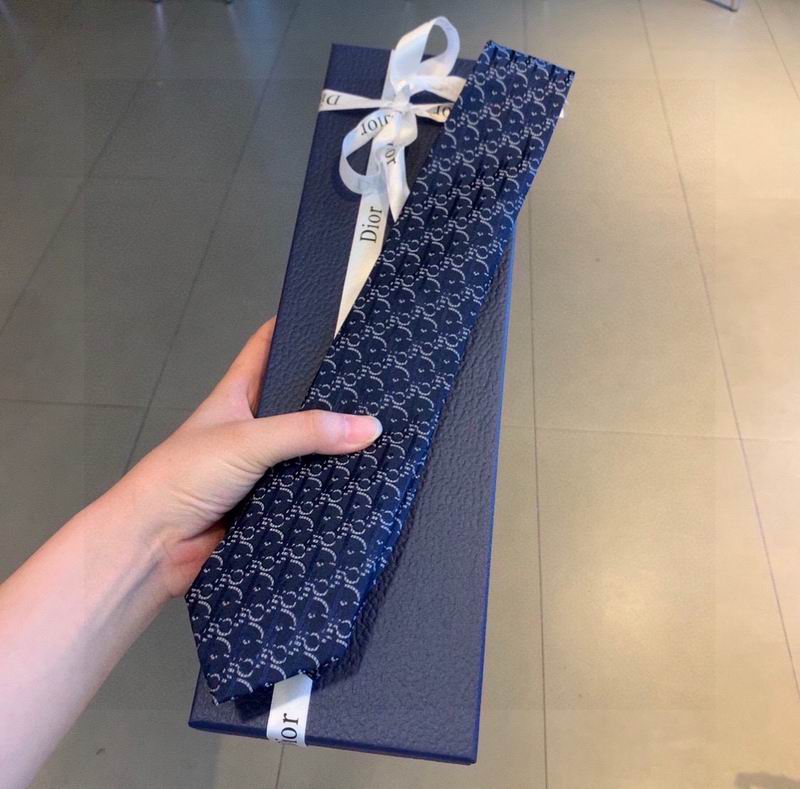 Dior Tie hm (9)